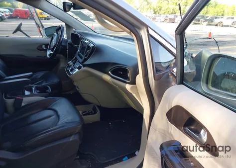 2019 Chrysler Pacifica Touring L из США, поврежденный, VIN 2C4RC1BG1KR665917